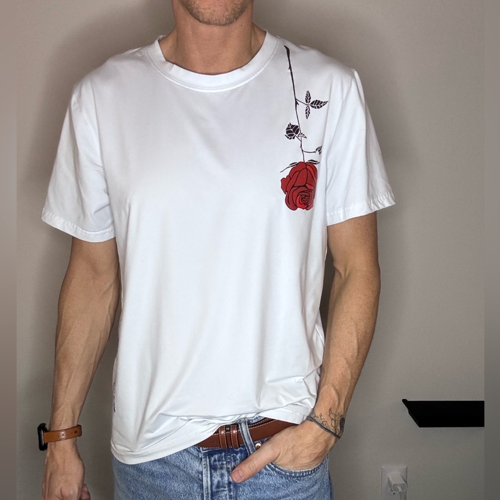 AMAZON stylish white t shirt with rose graphic, size M